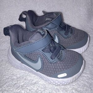 Nike revolution grey lightweight running shoe size 3 unisex